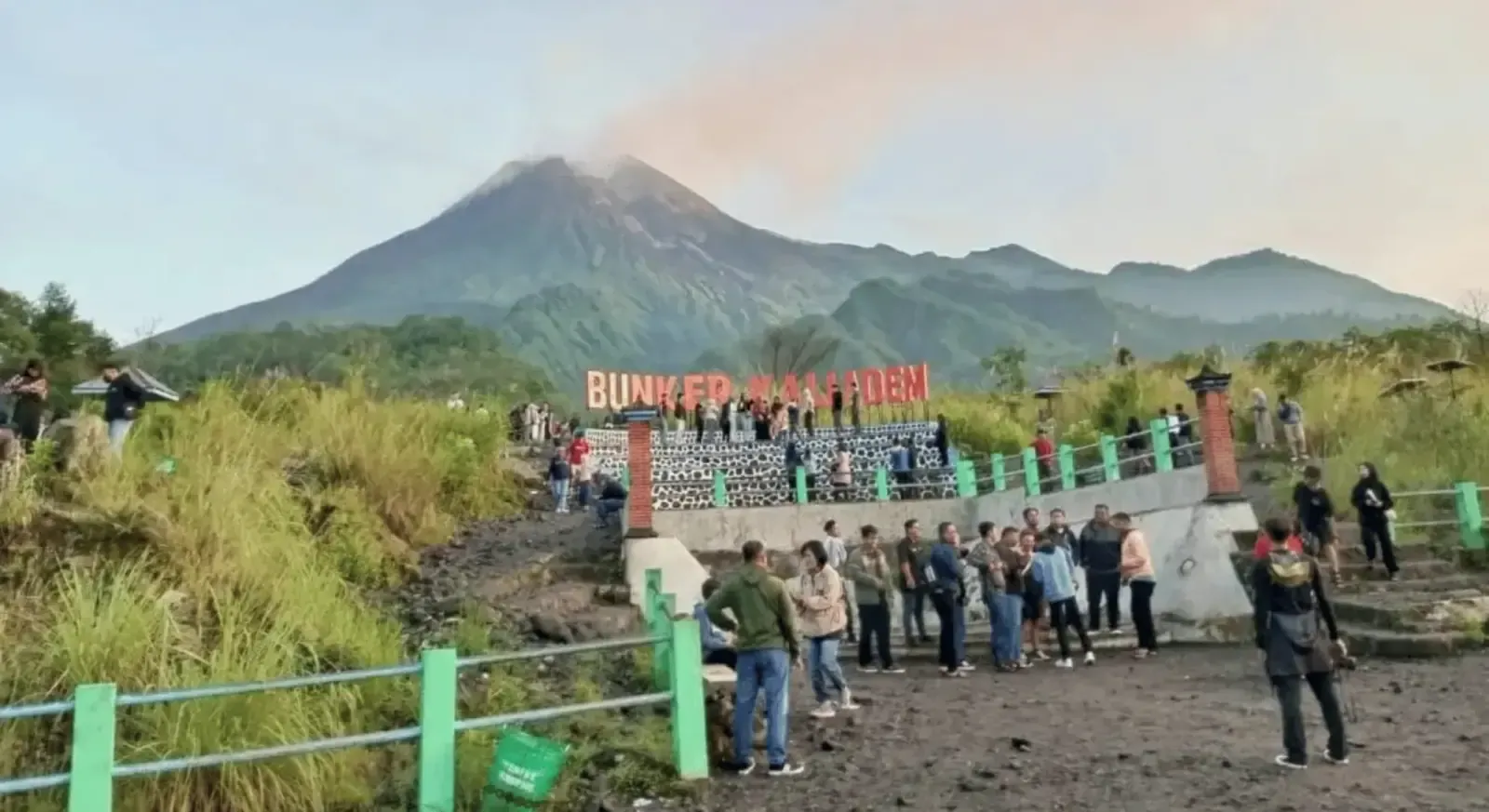 Yogyakarta: 3-Day Heritage, Volcano & Cave Adventure