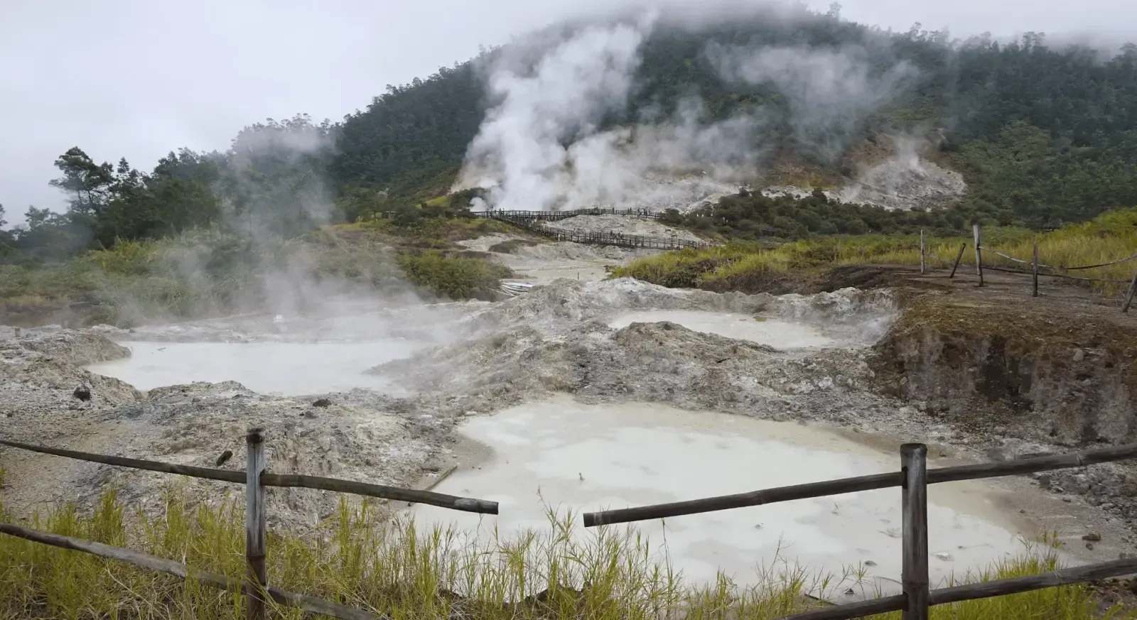 Yogyakarta: Dieng Plateau Highlights Tour