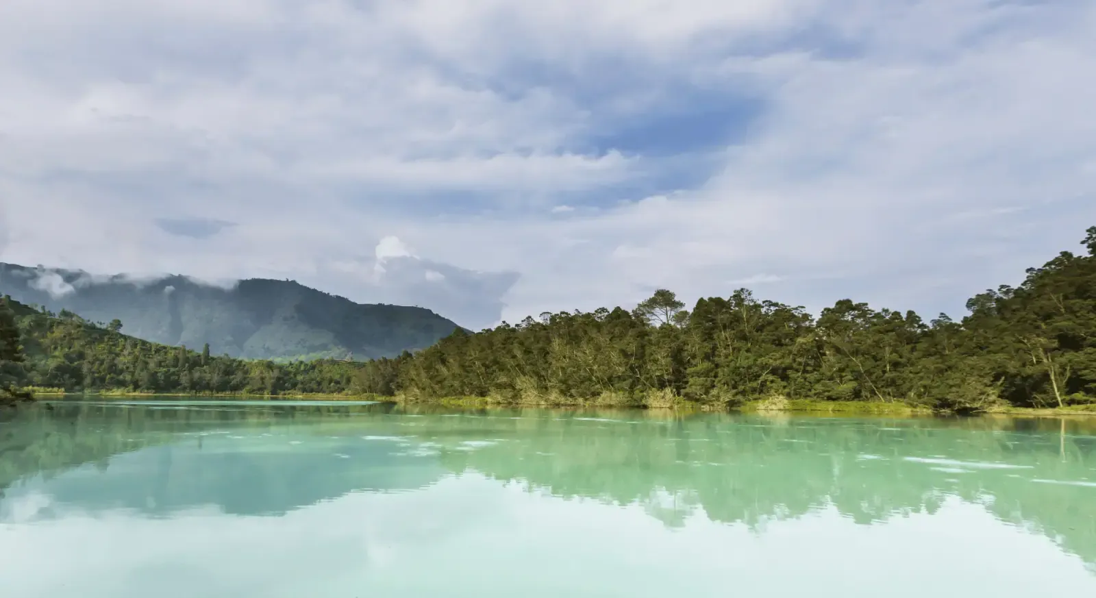 Yogyakarta: Dieng Plateau Highlights Tour