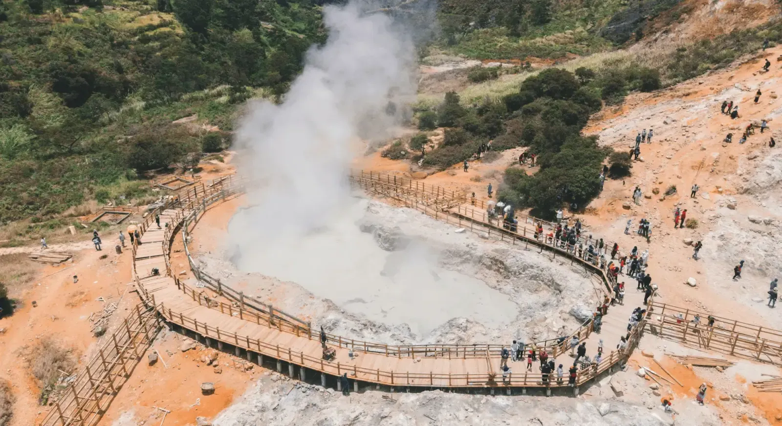 Yogyakarta: Dieng Plateau Highlights Tour