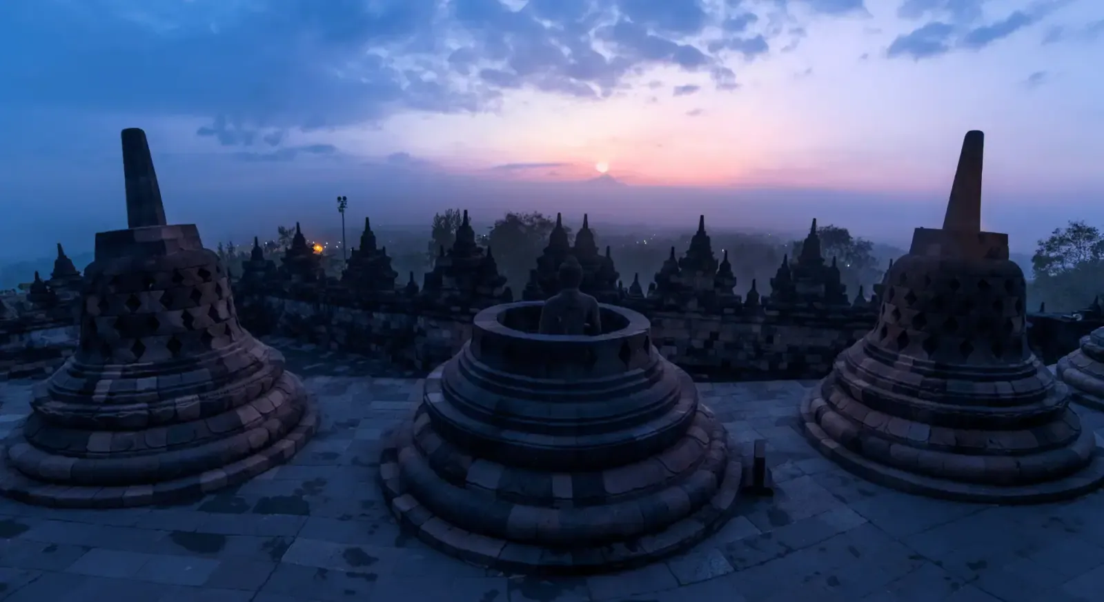 Yogyakarta: Sunrise Borobudur & Prambanan Tour