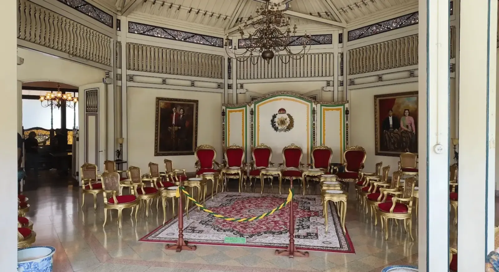 Surakarta: Royal Heritage & Sangiran Museum Tour