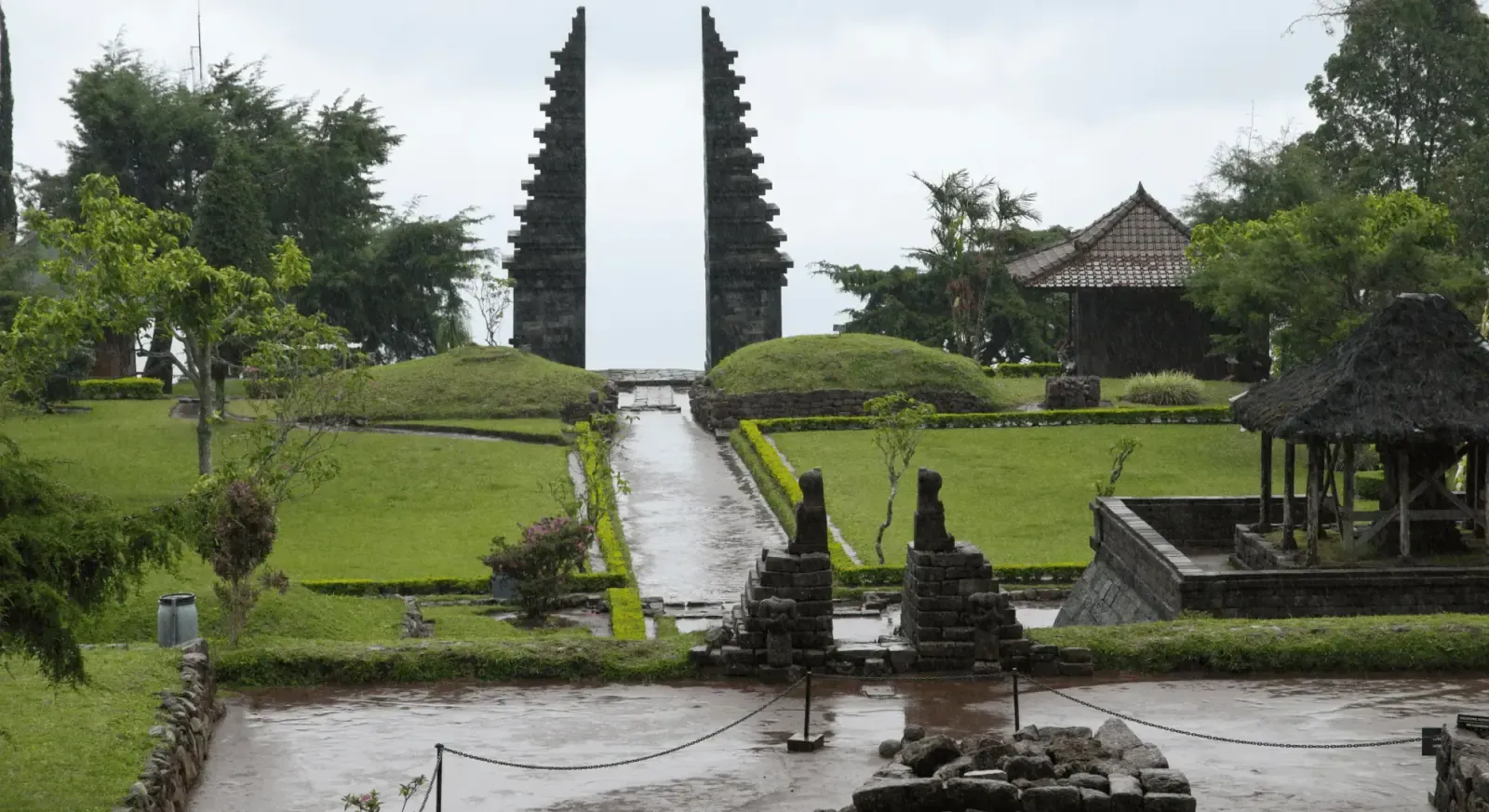 Surakarta: Palace, Waterfall & Hindu Temples