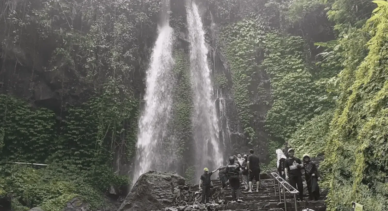 Surakarta: Palace, Waterfall & Hindu Temples