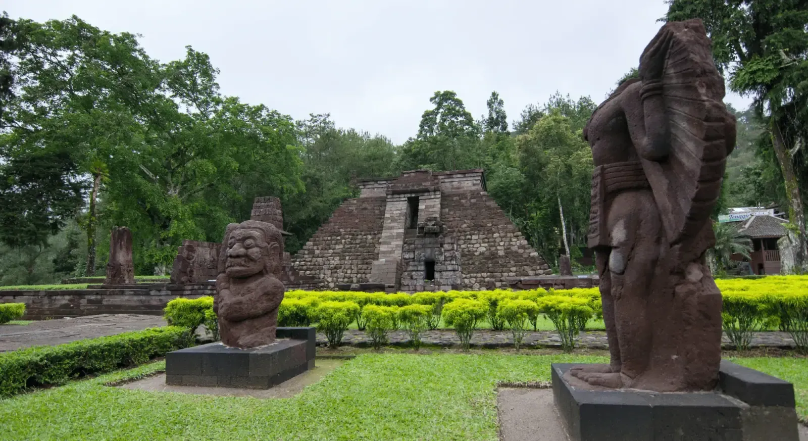 Surakarta: Palace, Waterfall & Hindu Temples