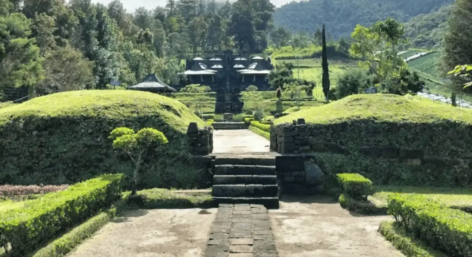 Surakarta: Palace, Waterfall & Hindu Temples