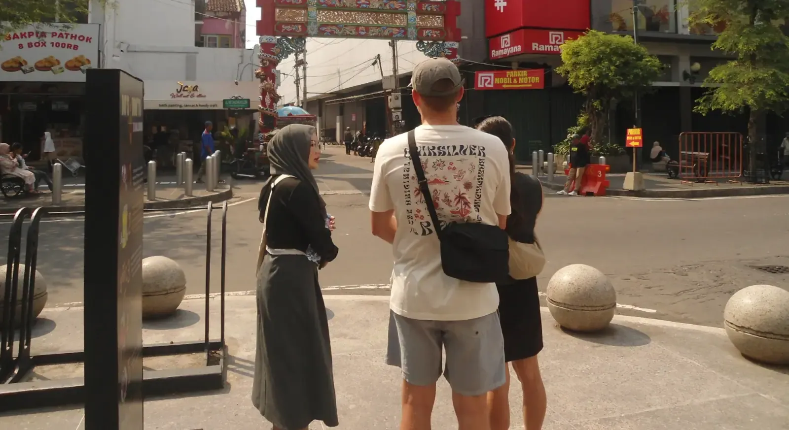 Malioboro Walking Tour & Surroundings
