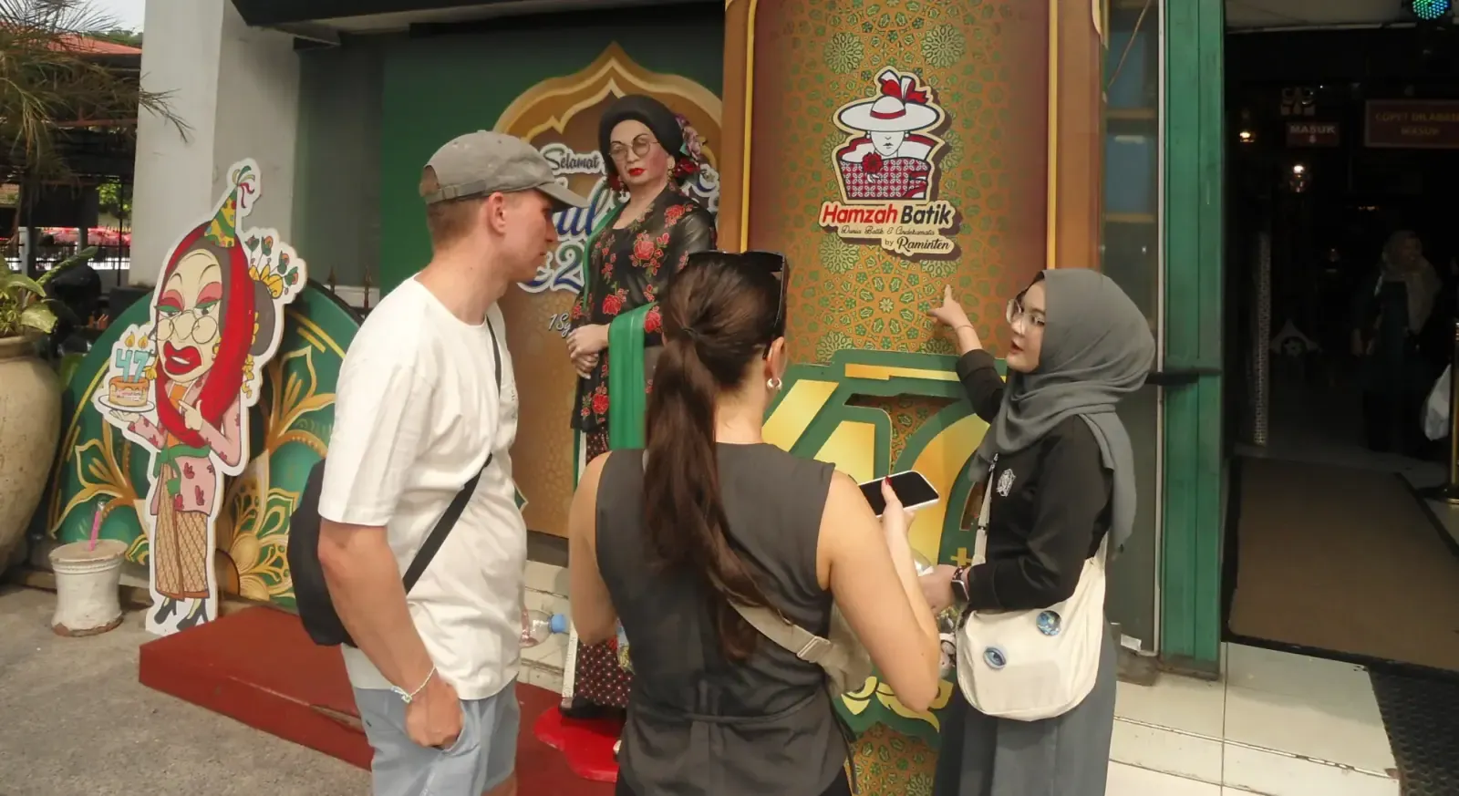 Malioboro Walking Tour & Surroundings